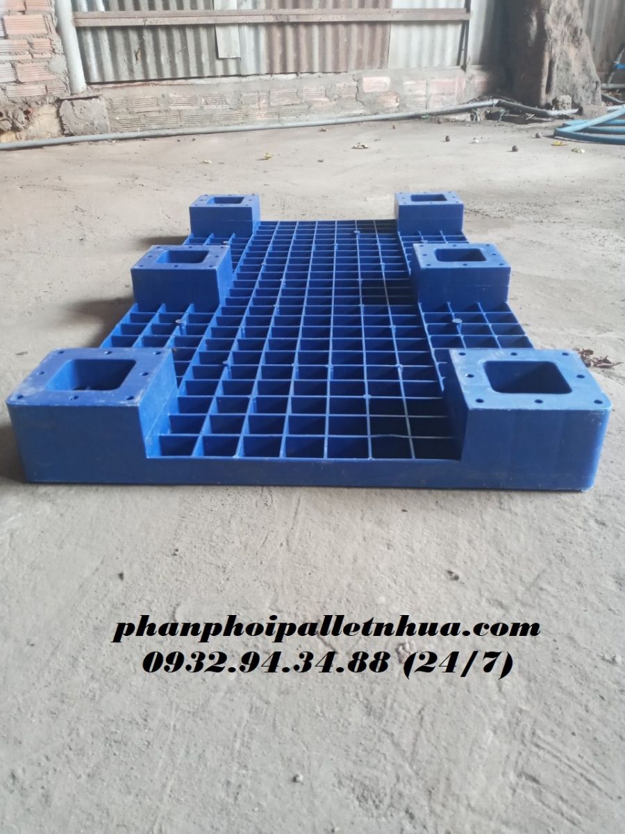 Giá tấm pallet nhựa lót sàn bao nhiêu?