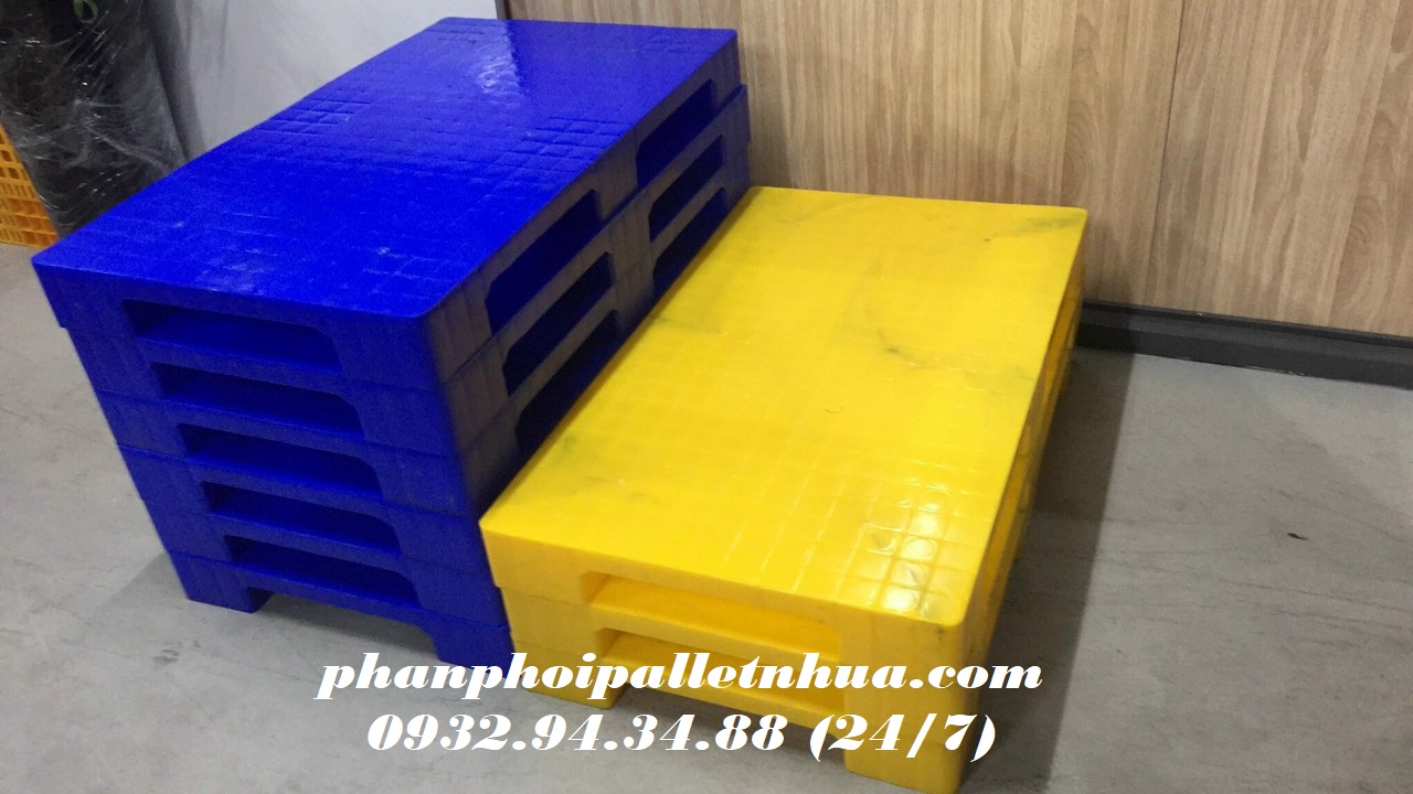 Giá tấm pallet nhựa lót sàn bao nhiêu? 