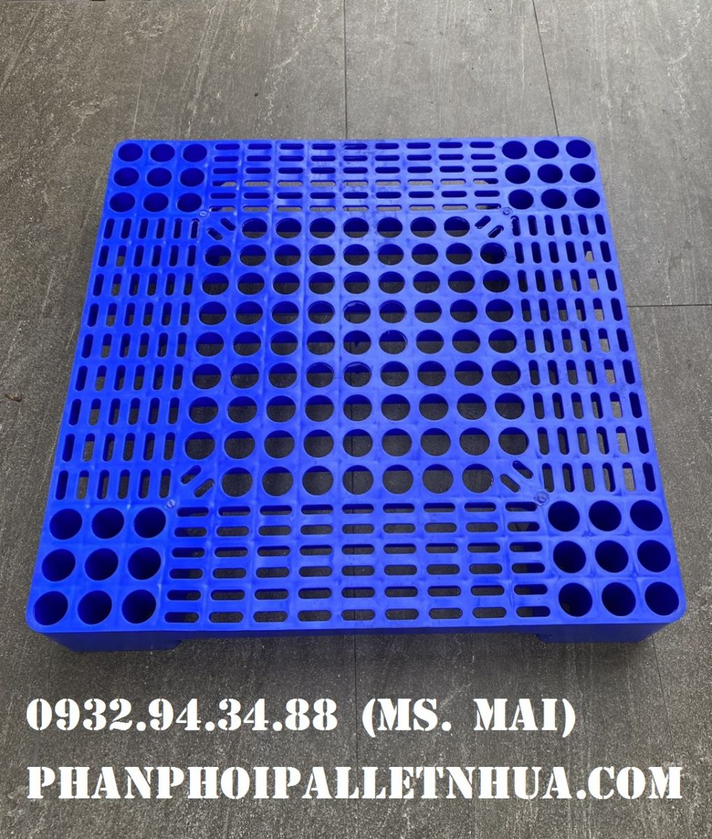 Pallet nhựa màu xanh, đỏ, đen có gì khác biệt? So sánh độ bền, công dụng và báo giá mới nhất